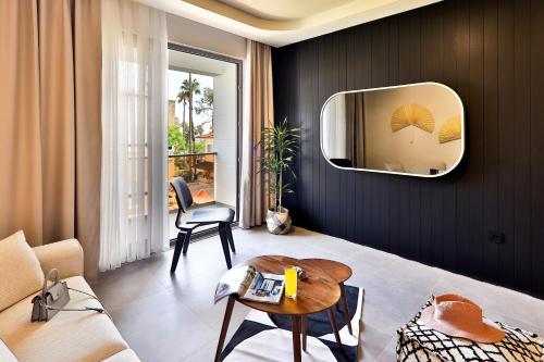 Μια τηλεόραση ή/και κέντρο ψυχαγωγίας στο Luff Suites