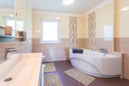 Koupelna v ubytování Villa Vitovlje