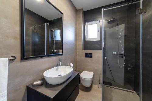 Vagabundo beachfront apartment 1 - Luxury - Sea views - Free parking