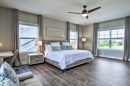 Postel nebo postele na pokoji v ubytování 2 Mi to Bethany Beach Upscale Coastal Home!