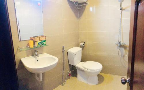 Bilik mandi di Binh Duong 2 Hotel