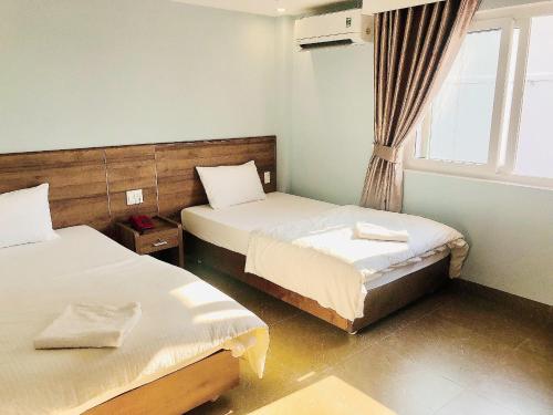 Katil atau katil-katil dalam bilik di Binh Duong 2 Hotel