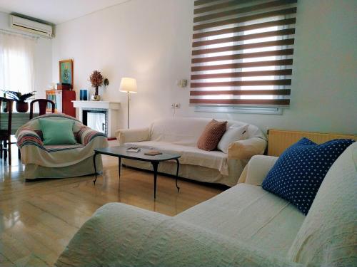 Фотография из галереи House Sleeps 4 with Pets в городе Kalívia Thorikoú