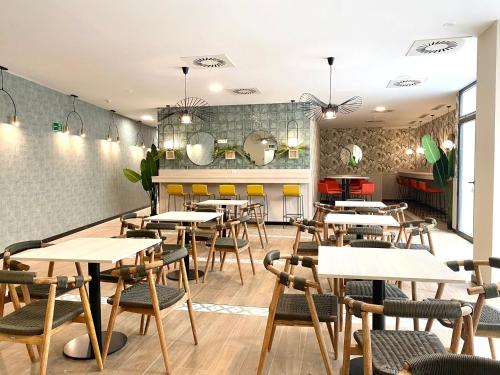 a restaurant with tables and chairs and a bar at Soho Boutique Córdoba in Córdoba