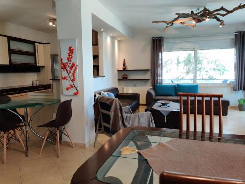Quiet luxury apartment near city center and port