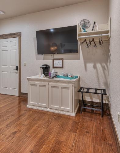 a room with a white counter and a door at Bluebird in Elk City
