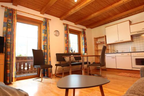 Kuchyňa alebo kuchynka v ubytovaní Apartments Scherer