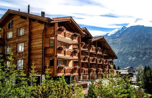 Nespecifikovaný výhled na hory nebo výhled na hory při pohledu z hotelu