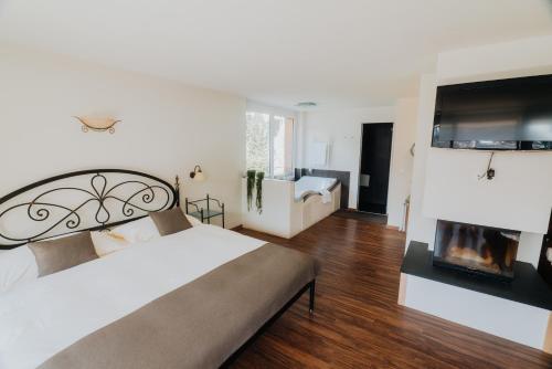 Postel nebo postele na pokoji v ubytování Wellnesshotel Schweizerhof