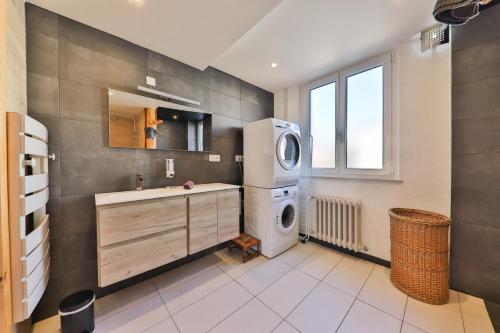 Una cocina o cocineta en Locations des 3 sommets avec Sauna et Spa en Alsace