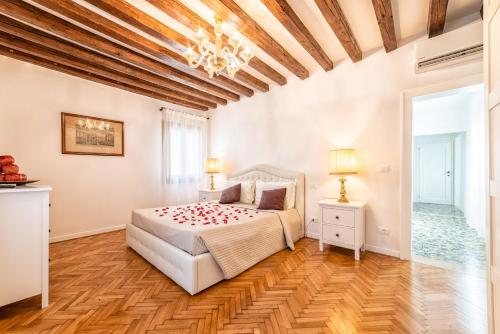 Posteľ alebo postele v izbe v ubytovaní Casanova Fenice - Canal View