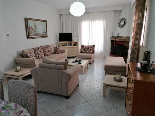 Ruang duduk di Katerina's Cozy Home