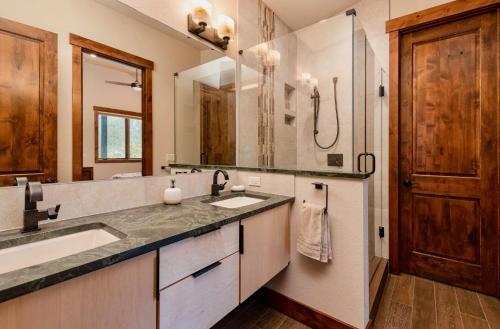 Gallery image of Azure Vista Vacation Home at Windcliff home in Estes Park