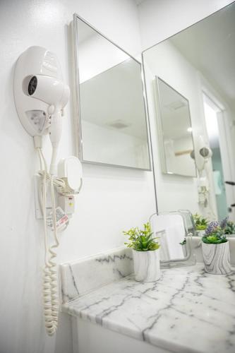 Modern and Luxurious Brickell Studio photo 27
