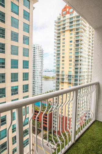 Modern and Luxurious Brickell Studio photo 33
