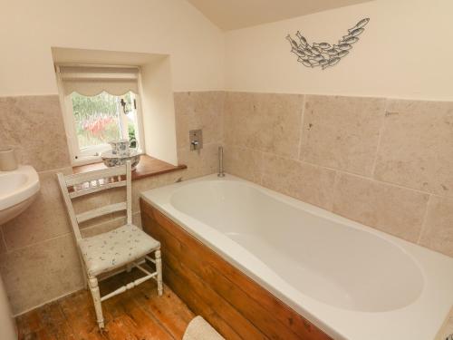 Ένα μπάνιο στο 2 Storrs Cottages