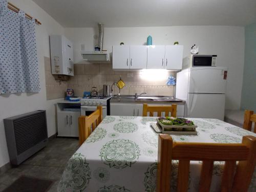 Kuchyň nebo kuchyňský kout v ubytování Departamentos Buen Pasar