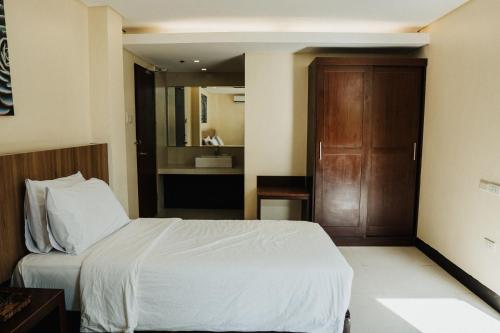Postel nebo postele na pokoji v ubytování Ocean Suites Bohol Boutique Hotel