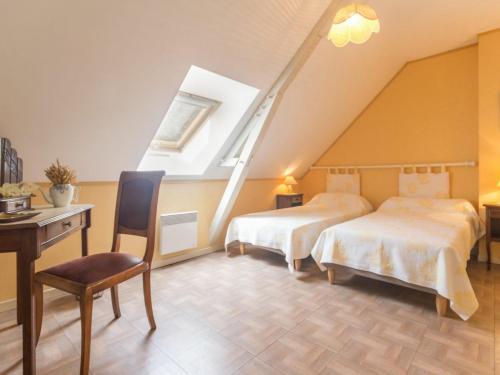 Postel nebo postele na pokoji v ubytování Gîte Bonnœuvre, 4 pièces, 6 personnes - FR-1-306-1151