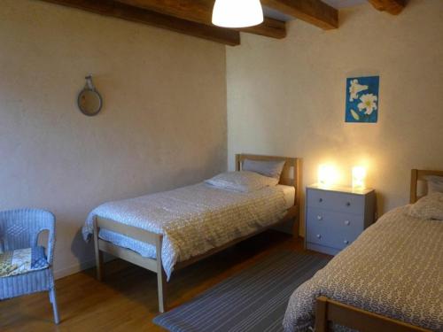 Säng eller sängar i ett rum på Gîte Val-de-Meuse-Récourt, 5 pièces, 8 personnes - FR-1-611-51