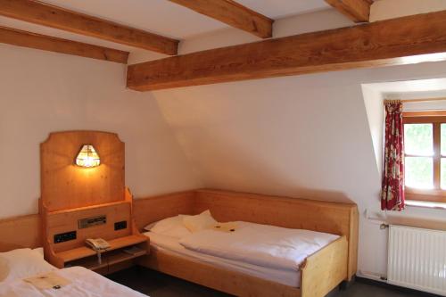 En eller flere senger på et rom på Hotel Höfler B&B