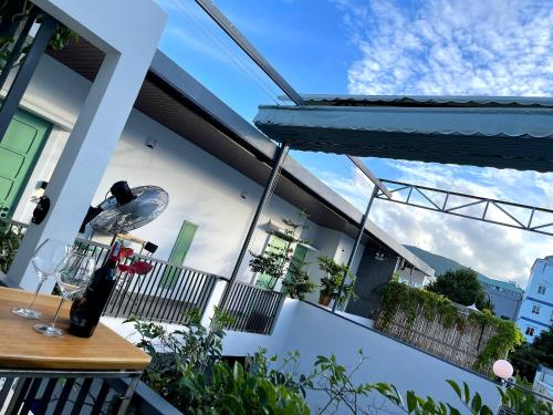 Un balcón o terraza de Côn Đảo House