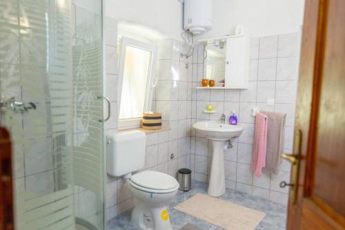 Koupelna v ubytování HOLIDAY HOME VINTAGE, Makarska - Lovreć
