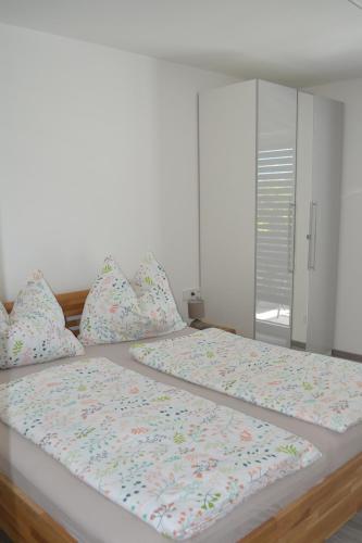 a bedroom with two beds with pillows on them at Apartment Uggowitzer in Drobollach am Faakersee