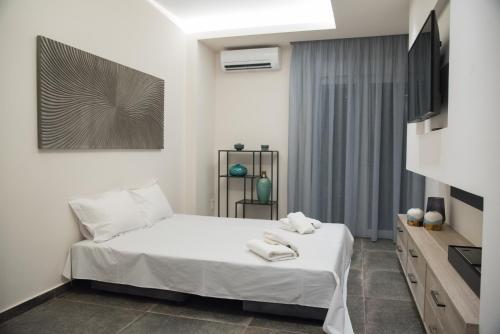 Postel nebo postele na pokoji v ubytování Loutraki Hidden Gem V