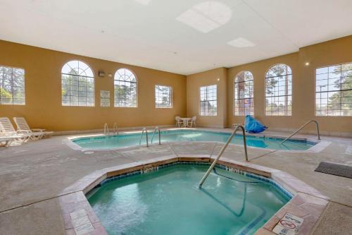 a large indoor swimming pool in a large room at Comfort Inn Payson in Payson