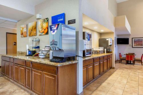 a lobby with a counter with a coffee maker at Comfort Inn Payson in Payson