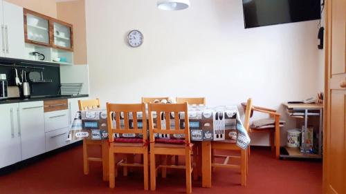 Kuchyň nebo kuchyňský kout v ubytování Apartman Mariana