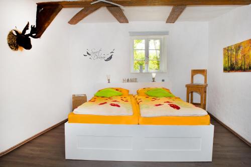 En eller flere senge i et værelse på Ferienwohnung Goslar Runenhaus