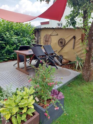 Taman di luar Ferienhaus in Bernau bei Berlin