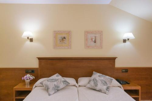 Ένα ή περισσότερα κρεβάτια σε δωμάτιο στο Hotel O Castro