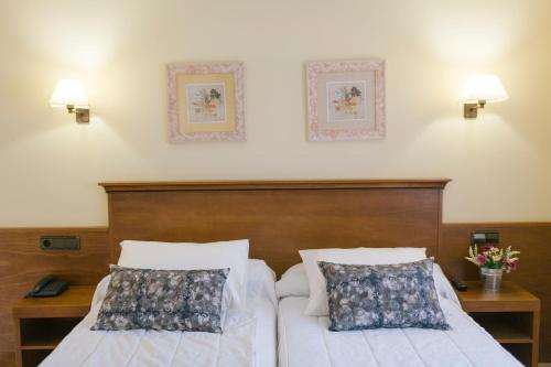 Ένα ή περισσότερα κρεβάτια σε δωμάτιο στο Hotel O Castro