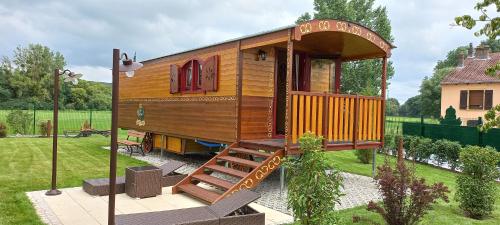 a tiny house on display in a yard at Hôtel du Domaine de La Grange de Condé in Condé-Northen