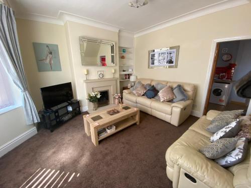 Sited in lytham, not Moss side, Meadow Hse, entire Hse, sleeps 6