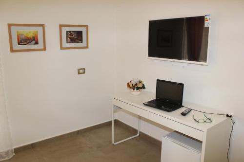 Μια τηλεόραση ή/και κέντρο ψυχαγωγίας στο B&B 80056 Ercolano