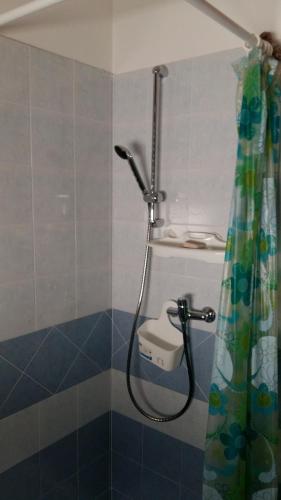 a shower in a bathroom with a shower curtain at Vacanze Porto Cesareo Salento in Torre Lapillo