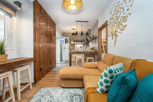 a living room with a couch and a kitchen at Vila Maria Apartments by Host-Point in Costa da Caparica