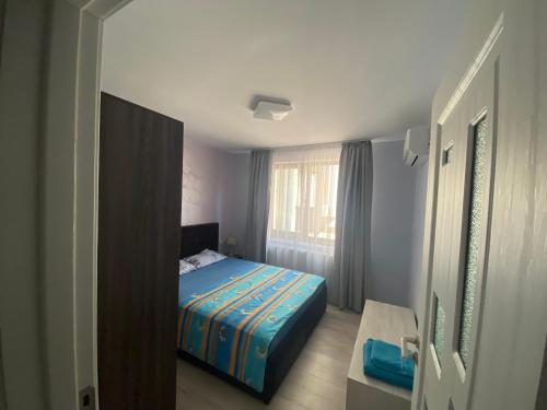 a small bedroom with a bed and a window at MarkApart 2 - Apartment in Downtown Ruse in Ruse