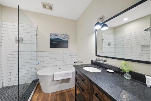Un baño de The Blowing Rock Manor