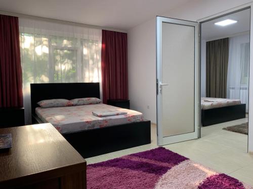 En eller flere senge i et værelse på ELI Apartment