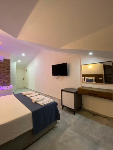 Ένα ή περισσότερα κρεβάτια σε δωμάτιο στο Nefis Hotel Ölüdeniz