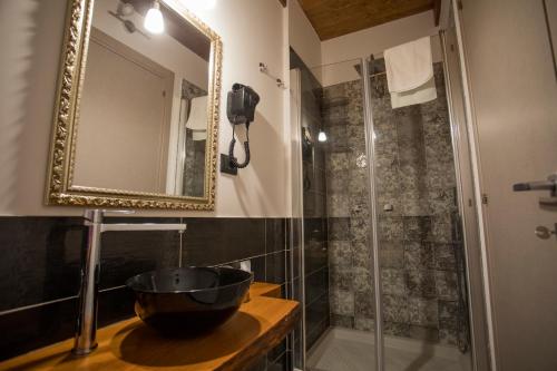 a bathroom with a large mirror and a shower at Alterego B&B in Milazzo