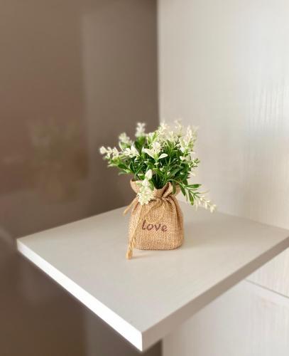 a small vase filled with flowers sitting on a table at Casita de Piedra 3 in Trinidad