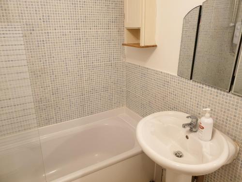 Ένα μπάνιο στο Bridgeman House Apartment 4
