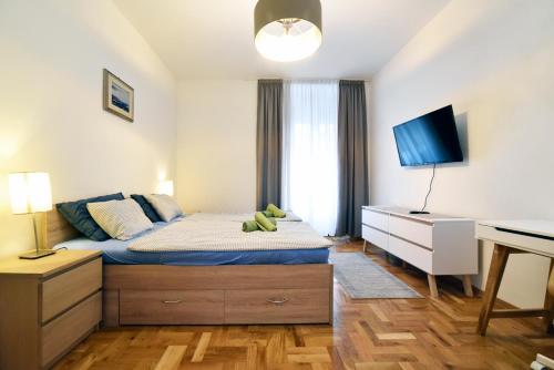 Luxery Spa Apartment Zagrebにあるベッド