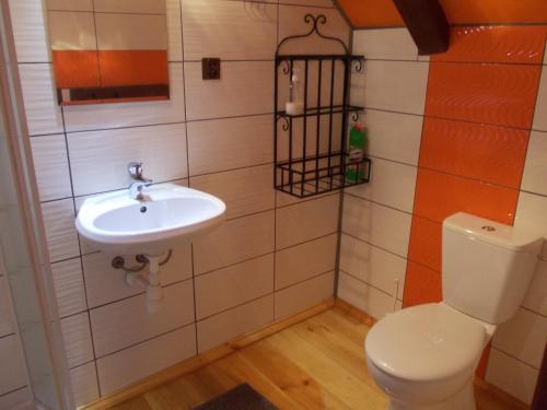 Kúpeľňa v ubytovaní Wiśniowy Młyn